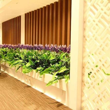 Hotel Astoria Bandar Lampung Exterior photo