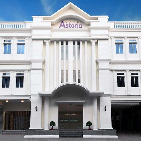 Hotel Astoria Bandar Lampung Exterior photo